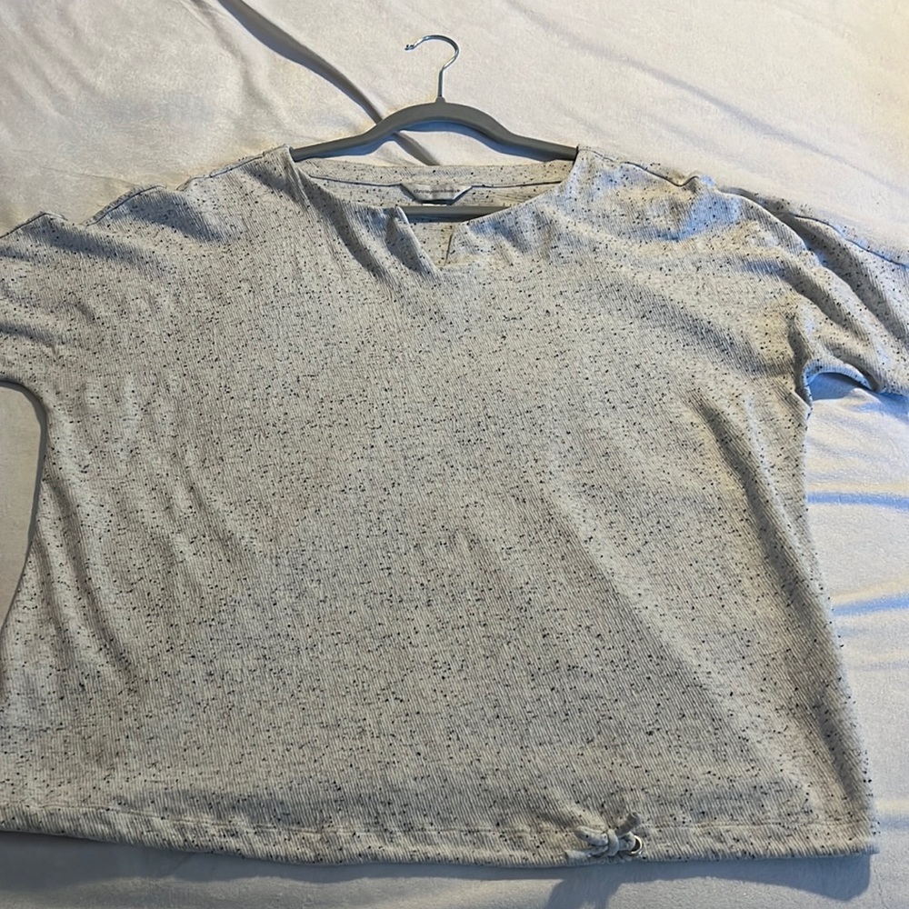 Christopher & Banks blue and white speckled short sleeve top with tie bottom